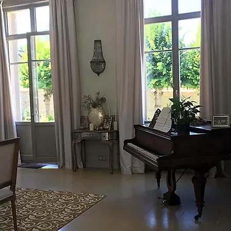 Le Chateau D'hermonville / D'hotes Bed and Breakfast 4*
