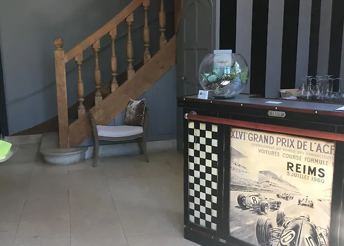 Couette-café Le Château D'hermonville / D'hôtes 3*