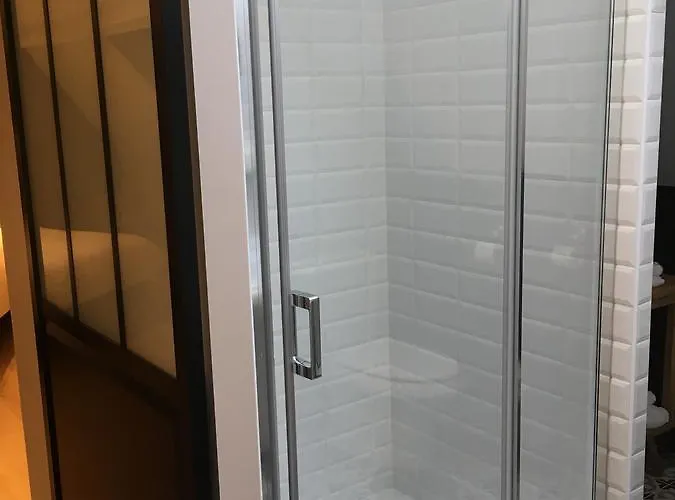 Le Château D'hermonville / D'hôtes Couette-café 3*