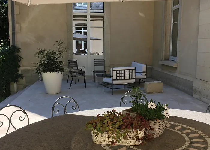 Couette-café Le Château D'hermonville / D'hôtes