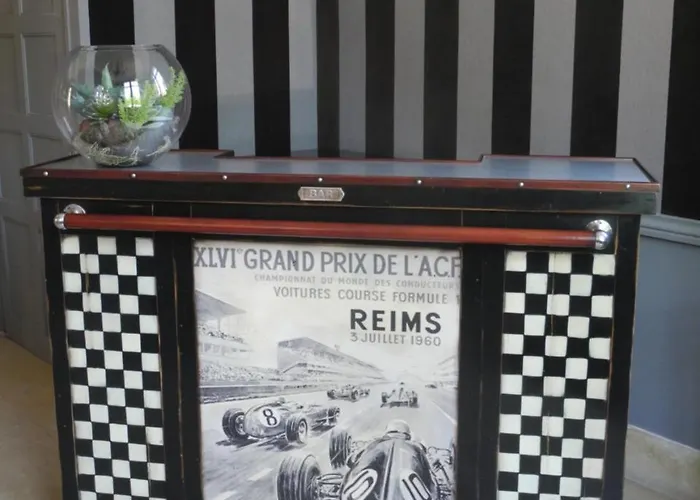 Le Château D'hermonville / D'hôtes