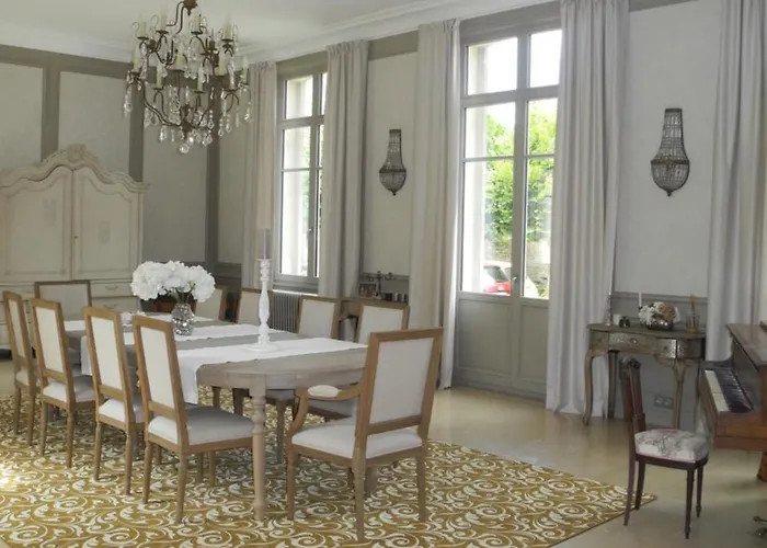 Couette-café Le Château D'hermonville / D'hôtes 3*